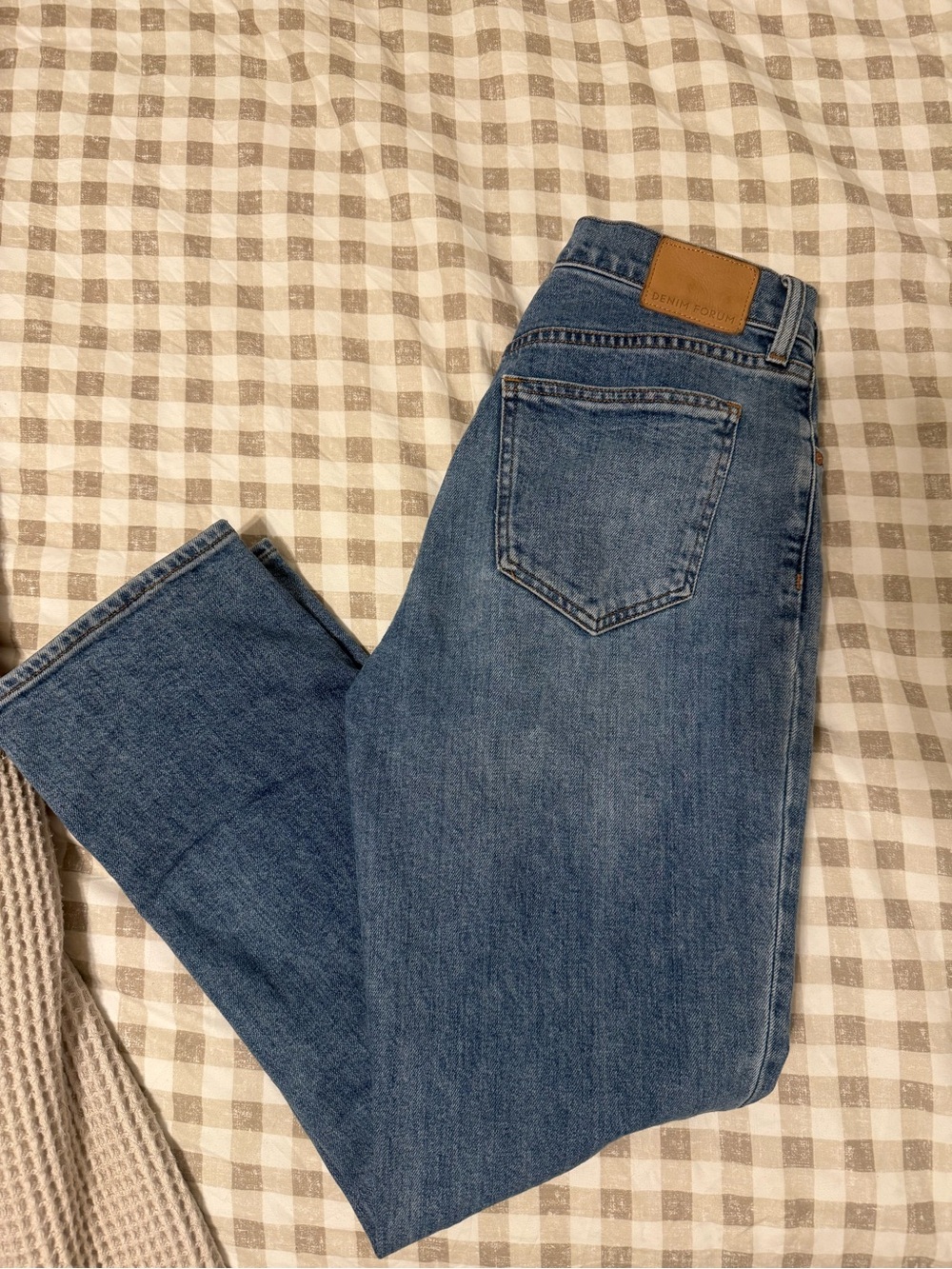 Aritzia Women’s Medium Blue Slim Straight Jeans